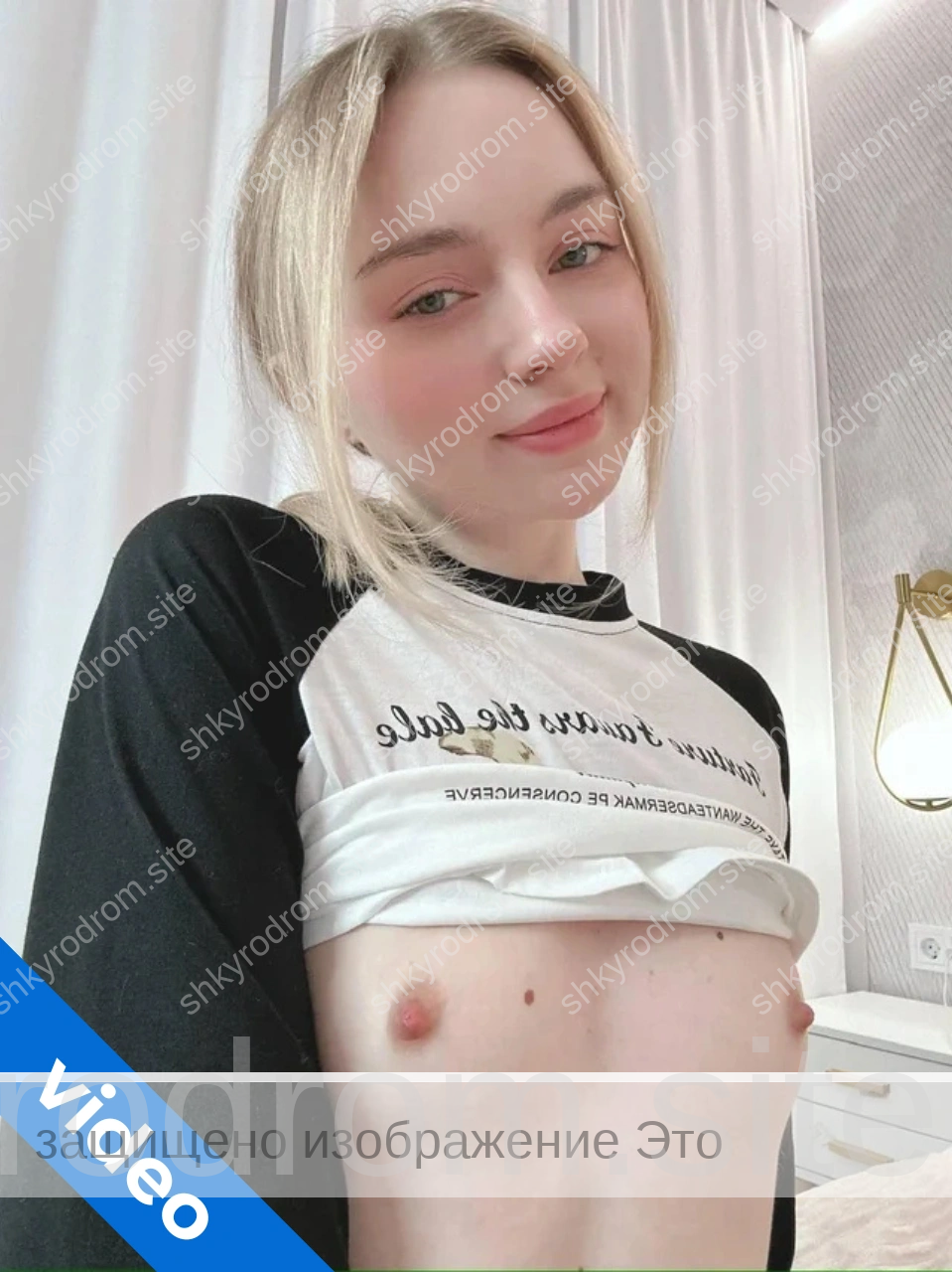 Плоские сиськи худой блондинки - Слив голой шкодницы